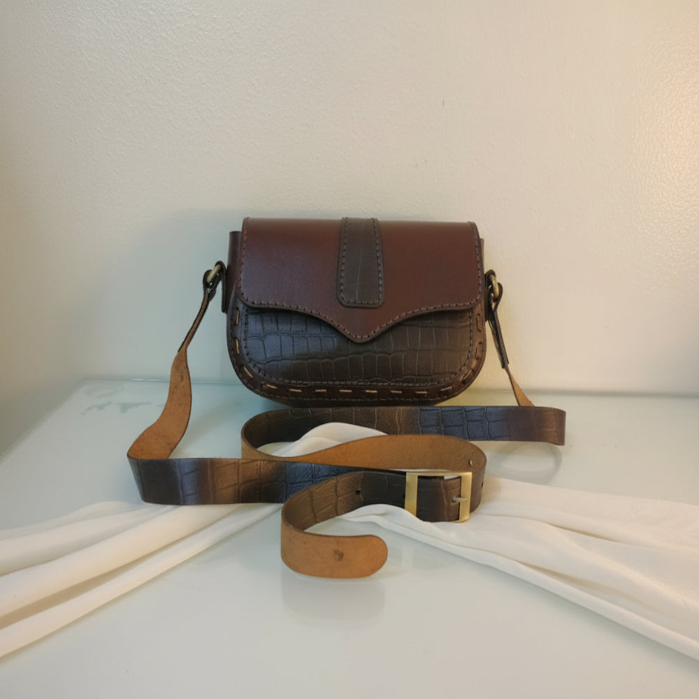 شنطة كروس لون بني جلد طبيعي