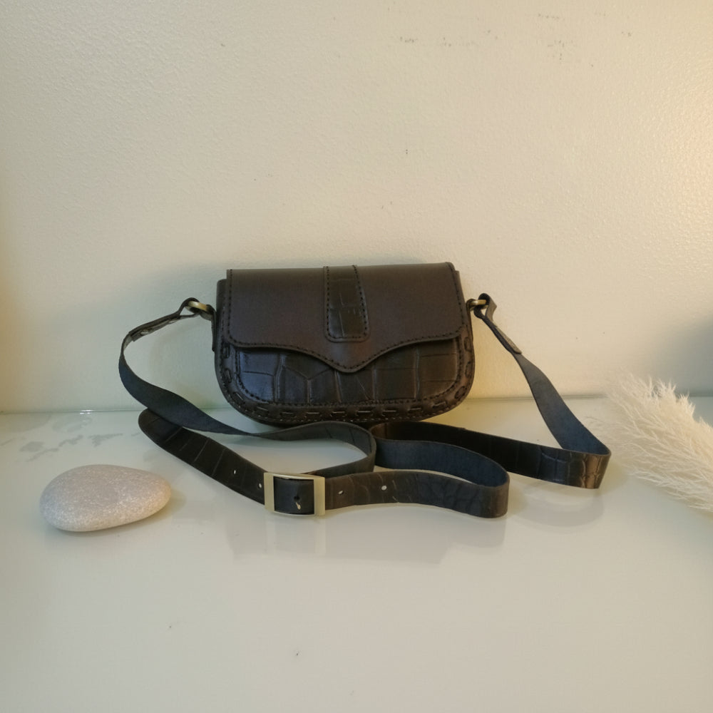 شنطة كروس لون اسود  جلد طبيعي