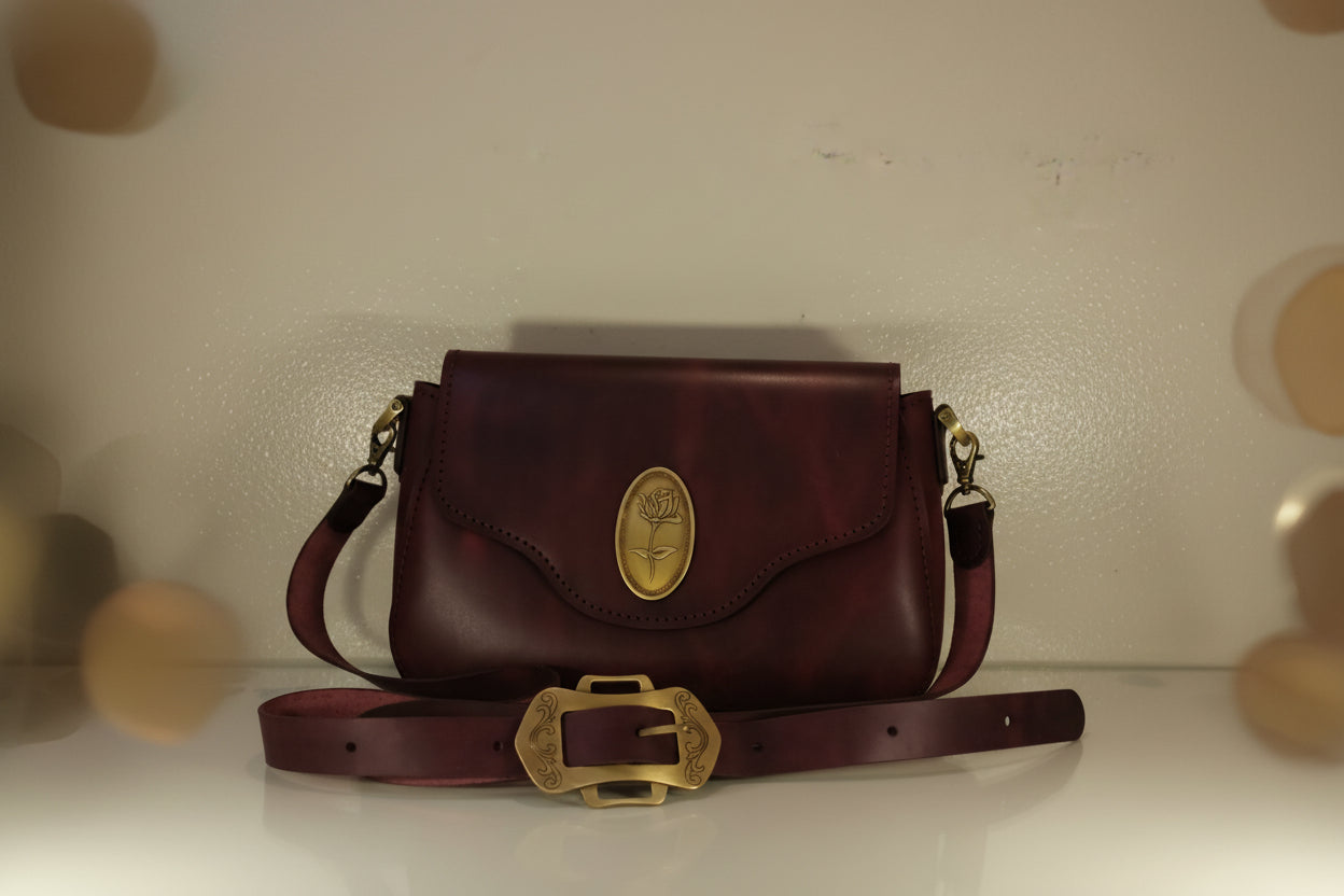 شنطة كروس لون برجاندي مصنوعة يدويا