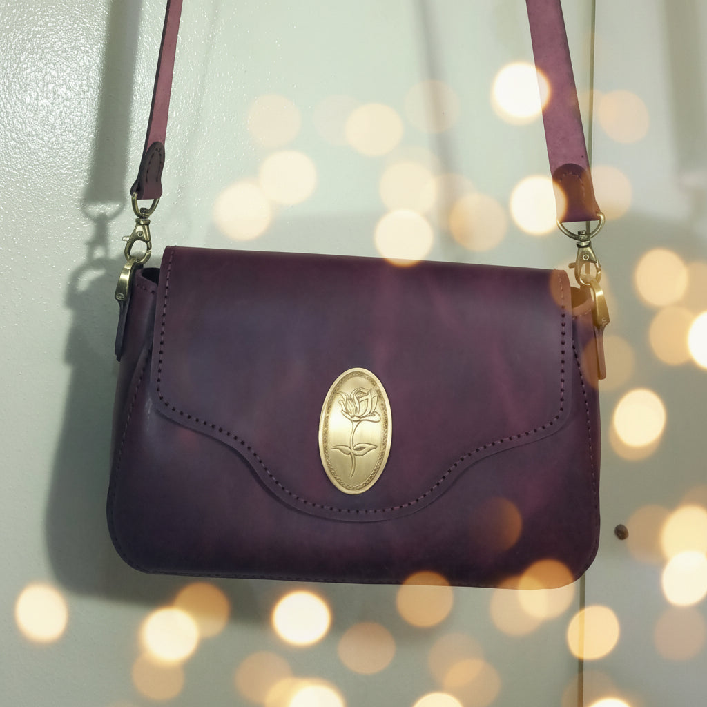 شنطة كروس لون برجاندي مصنوعة يدويا