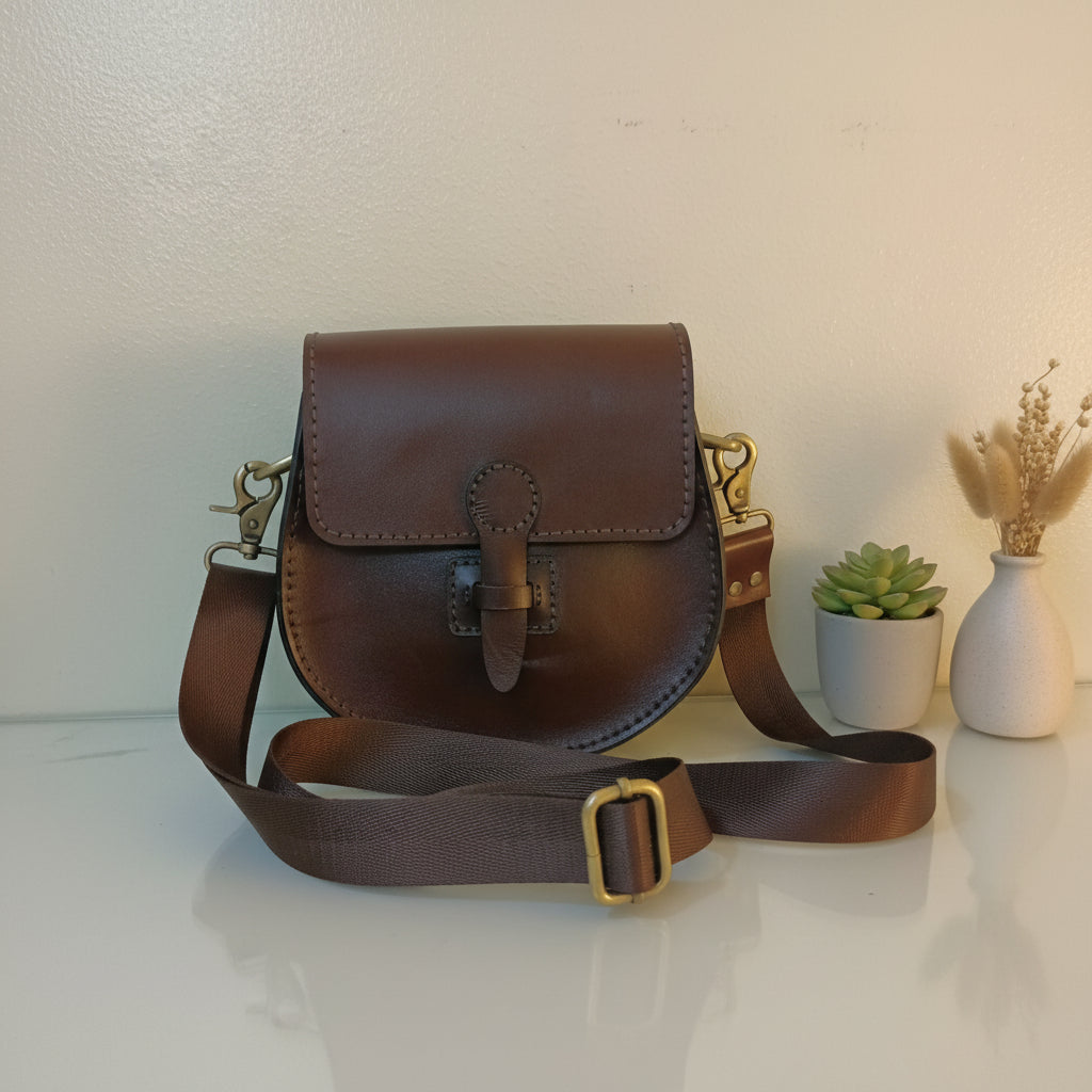 شنطة كروس لسان لون بني جلد بقري