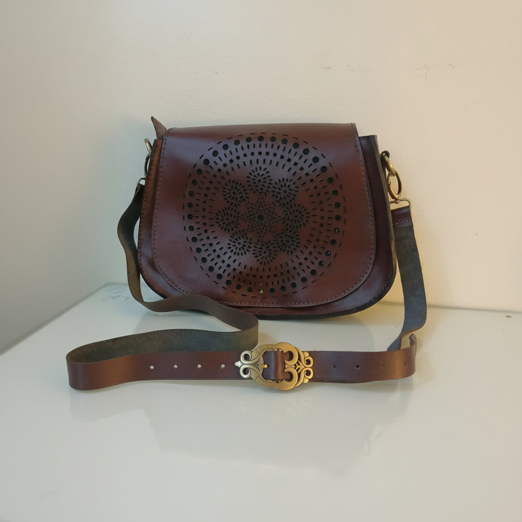 شنطة تفريغ ماندلا لون بني جلد طبيعي